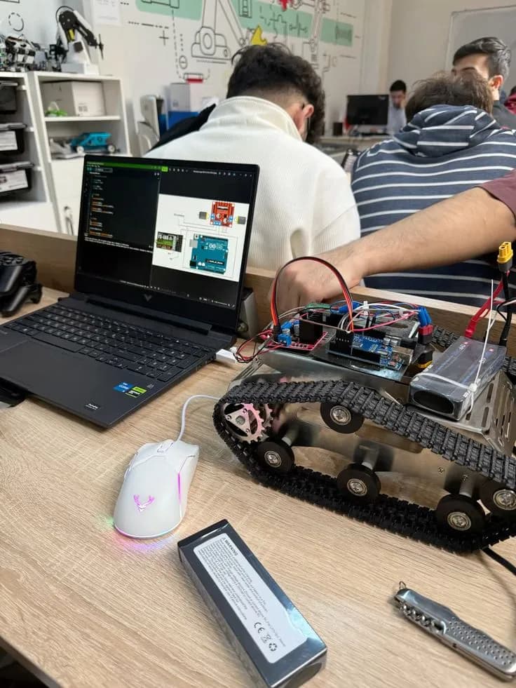 Taller de Robótica e Inteligencia Artificial para Jóvenes Estudiantes de Preparatoria